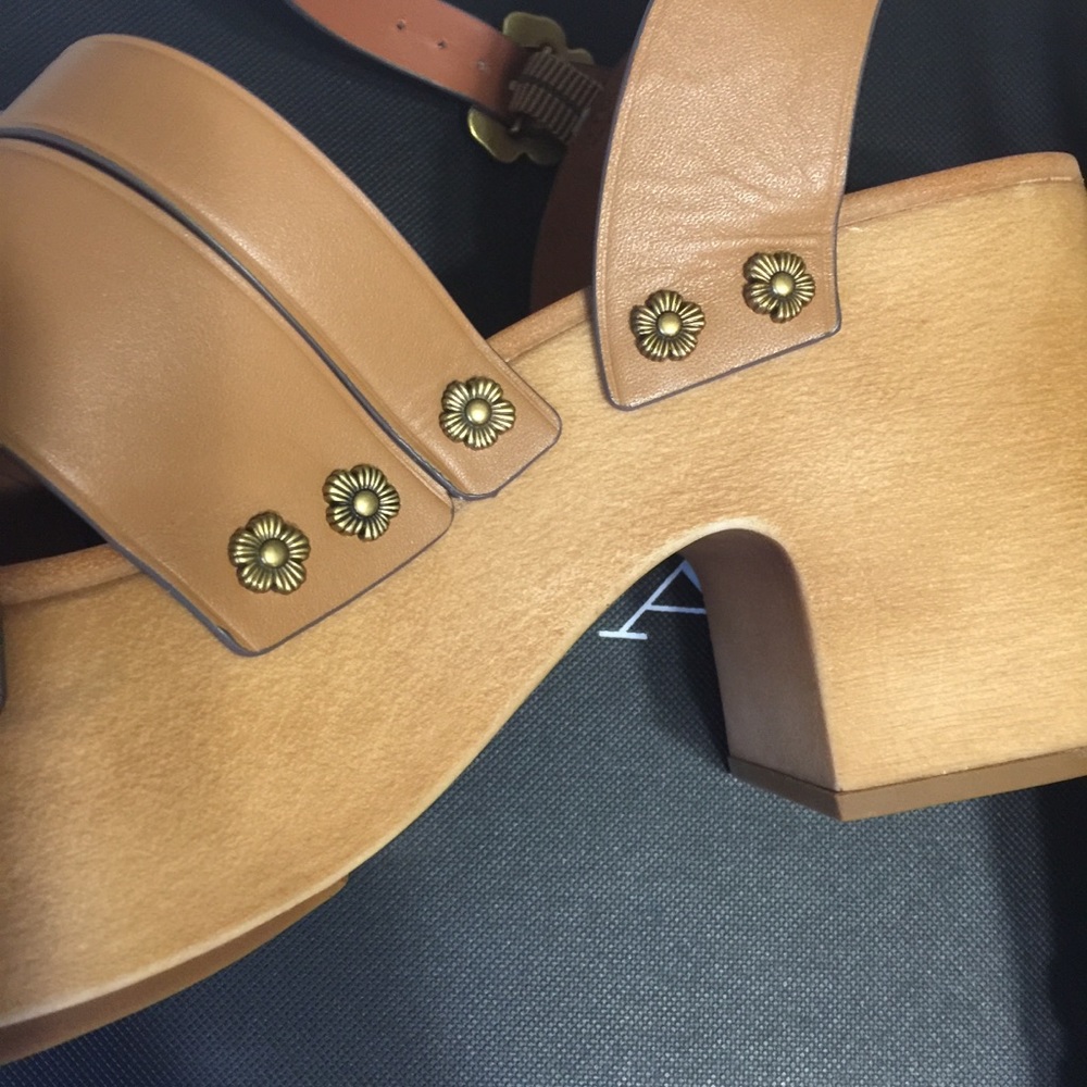 Coach Platform Leather Sandals - Picture 5 of 8